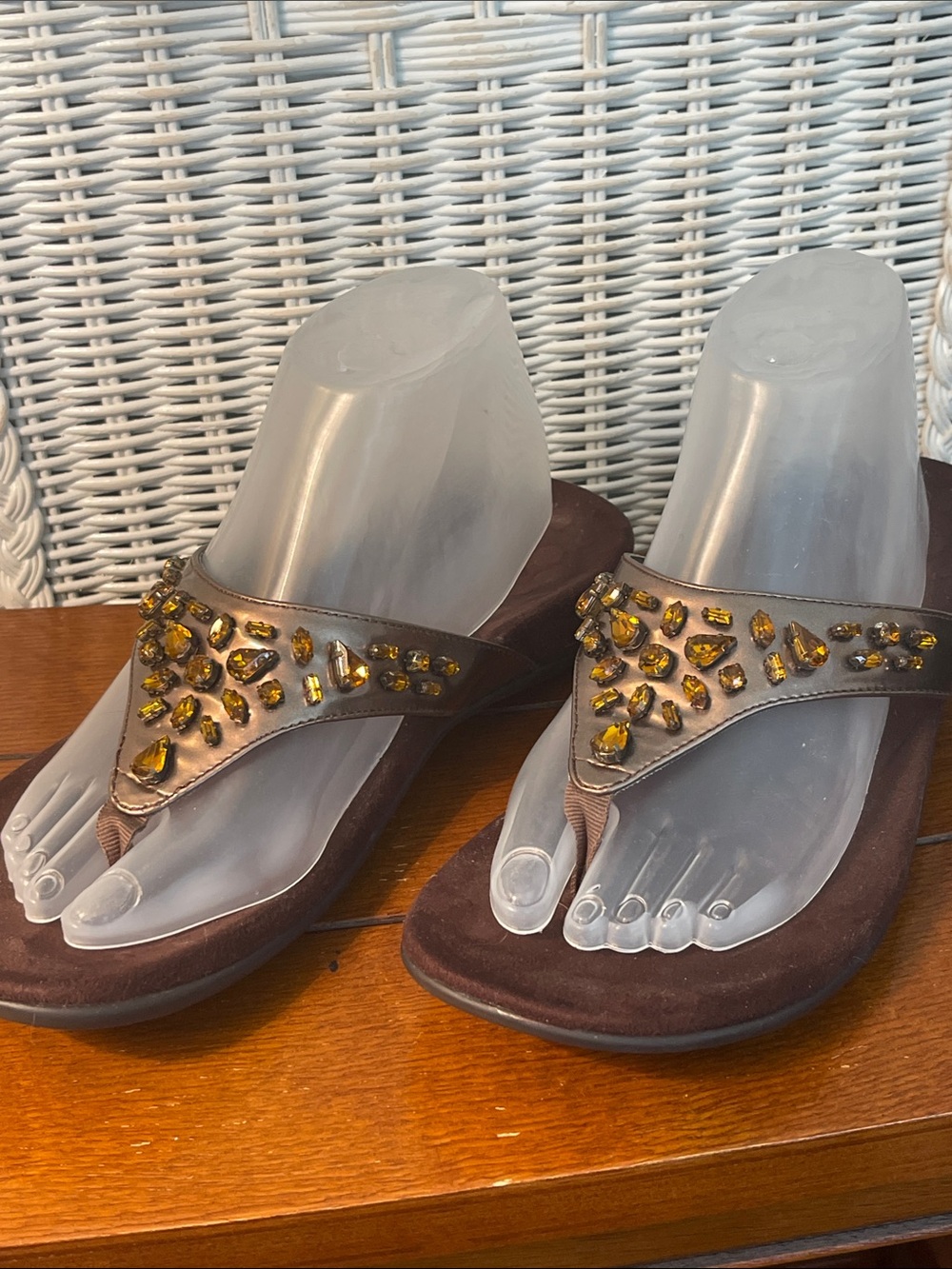 Vionic Arch Support Brown Gold Sandals with Amber Gem Accents Size 9